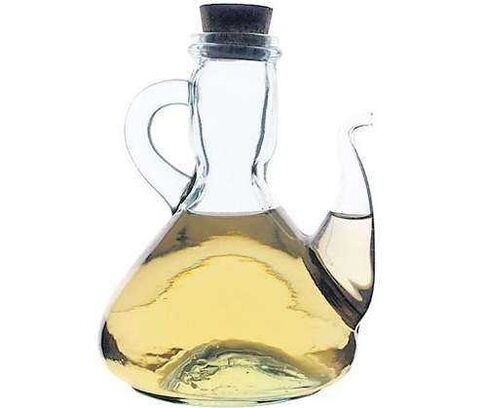 Möglichkeiten zur Verwendung von Apfelessig zur Behandlung von Zehennagelpilz.