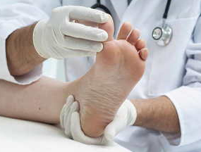 Die Fuß-Pilz-Behandlung
